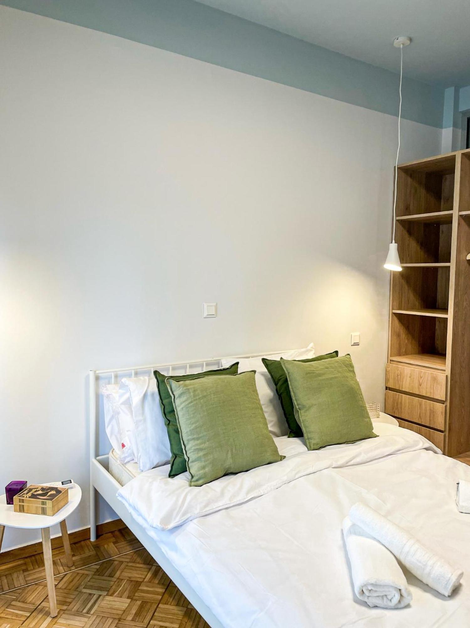 Apartment Near Metro + Port Piraeus Exterior photo
